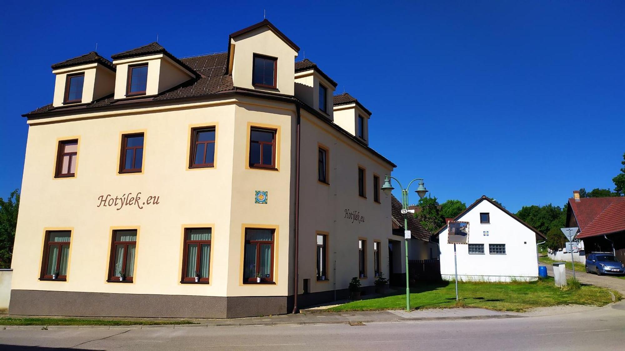 Hotylek.Eu Hotel Хлум у Требоне Екстериор снимка
