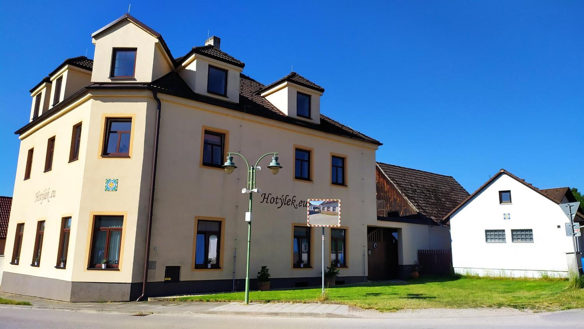 Hotylek.Eu Hotel Хлум у Требоне Екстериор снимка
